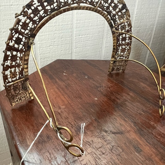 Brass metal crown
Handmade from Madrid Spain - Picture 7 of 8